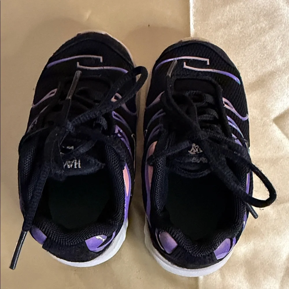 Nike Kids Black Sneakers with Iridescent Purple Accents